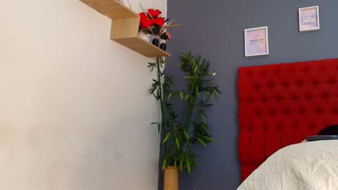 Cris  online show from March 2026 07:51:01 PM