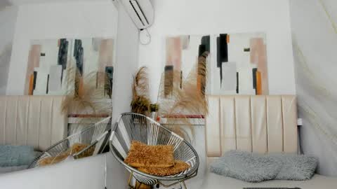 Cris  online show from April 2026 06:53:01 PM