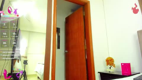 Snapshot of cristinsexy_ chatting on November 2025 10:48:02 AM Cristina online show from November 2025 10:48:02 AM