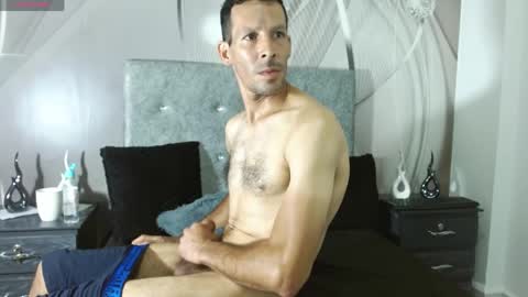 cristofer_86 online show from April 2026 04:01:01 PM