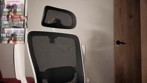 cristopher23  online show from December 2025 09:35:02 AM