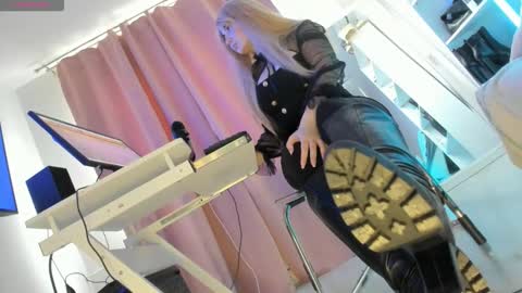 Snapshot of cruel_siren chatting on October 2025 06:34:02 AM Cruel Siren online show from October 2025 06:34:02 AM