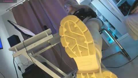 Snapshot of cruel_siren chatting on October 2025 05:39:02 AM Cruel Siren online show from October 2025 05:39:02 AM