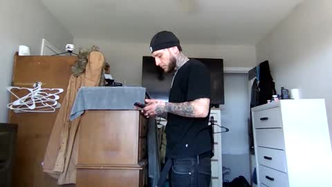 cruz815 online show from April 2026 02:11:01 PM