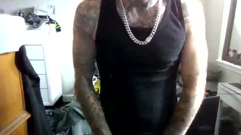 cruz815 online show from April 2026 05:23:01 PM