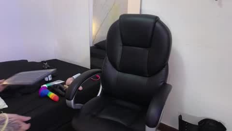 Snapshot of cry_baby800 chatting on October 2025 09:27:01 PM Cry online show from October 2025 09:27:01 PM