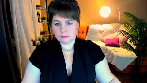 Anna online show from November 2025 06:51:02 PM