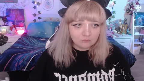 Snapshot of crystal_galaxy chatting on September 2025 06:29:02 PM   online show from September 2025 06:29:02 PM