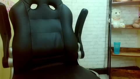 Snapshot of crystal_walls chatting on March 2025 09:48:02 PM I AM CRYSTAL online show from March 2025 09:48:02 PM