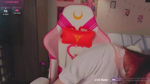 Snapshot of crystalblaze_ chatting on November 2025 08:41:01 PM Grace online show from November 2025 08:41:01 PM