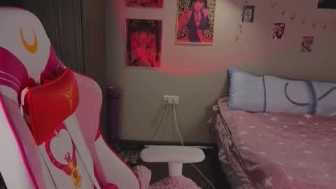 Snapshot of crystalblaze_ chatting on November 2025 08:51:01 PM Grace online show from November 2025 08:51:01 PM