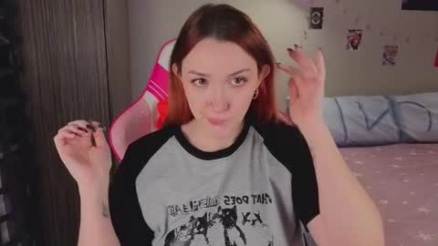 Snapshot of crystalblaze_ chatting on December 2025 08:47:02 PM Grace online show from December 2025 08:47:02 PM