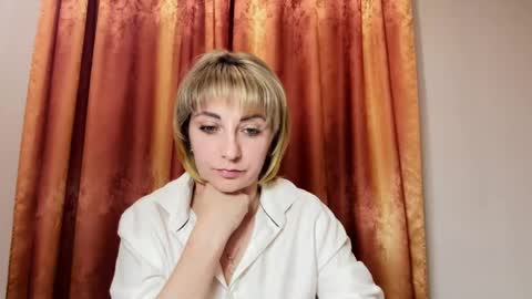 Snapshot of crystalfever_ chatting on May 2026 07:11:01 PM Mary online show from May 2026 07:11:01 PM
