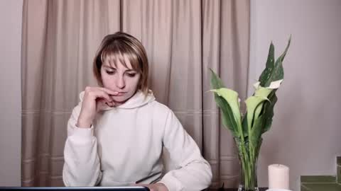 Snapshot of crystalfever_ chatting on July 2026 08:52:02 PM Mary online show from July 2026 08:52:02 PM