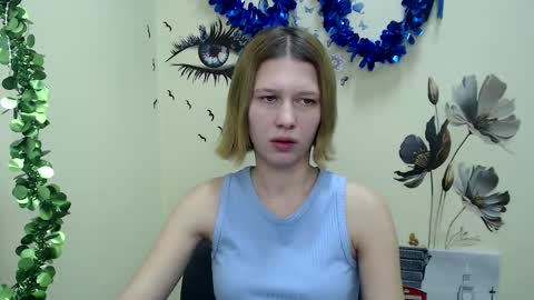 Snapshot of crystalgirl__ chatting on December 2024 01:32:01 PM Stella online show from December 2024 01:32:01 PM