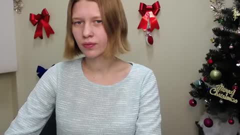 Snapshot of crystalgirl__ chatting on December 2024 01:10:02 PM Stella online show from December 2024 01:10:02 PM