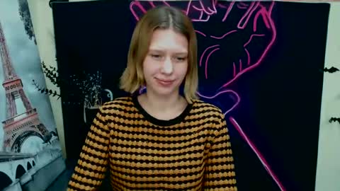 Snapshot of crystalgirl__ chatting on January 2025 03:44:01 PM Stella online show from January 2025 03:44:01 PM