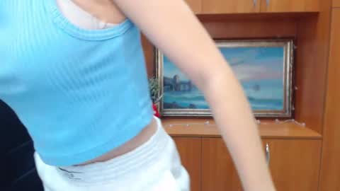 Snapshot of crystalgirl__ chatting on January 2025 11:00:02 AM Stella online show from January 2025 11:00:02 AM