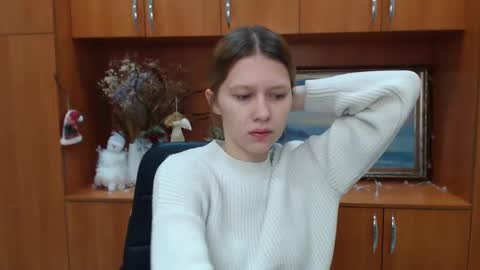 Snapshot of crystalgirl__ chatting on January 2025 07:04:02 AM Stella online show from January 2025 07:04:02 AM