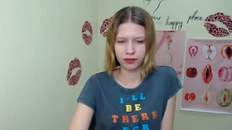 Snapshot of crystalgirl__ chatting on February 2025 01:43:02 PM Stella online show from February 2025 01:43:02 PM