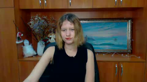 Snapshot of crystalgirl__ chatting on February 2025 12:11:01 PM Stella online show from February 2025 12:11:01 PM