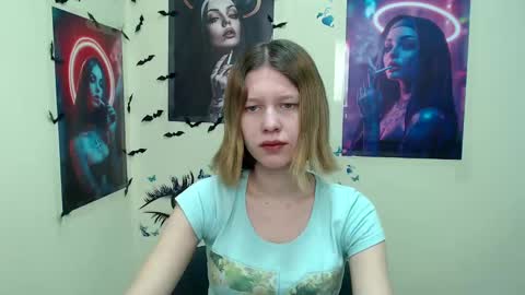 Snapshot of crystalgirl__ chatting on March 2025 07:10:01 AM Stella online show from March 2025 07:10:01 AM