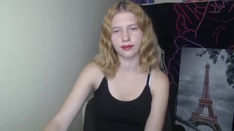 Snapshot of crystalgirl__ chatting on September 2025 06:02:01 PM Stella online show from September 2025 06:02:01 PM