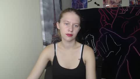 Snapshot of crystalgirl__ chatting on September 2025 06:07:02 AM Stella online show from September 2025 06:07:02 AM