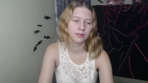 Snapshot of crystalgirl__ chatting on November 2025 07:24:02 AM Stella online show from November 2025 07:24:02 AM