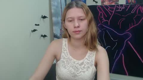 Snapshot of crystalgirl__ chatting on November 2025 07:19:01 AM Stella online show from November 2025 07:19:01 AM