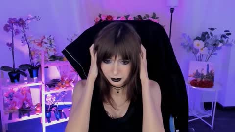 crystallbloom online show from December 2025 05:18:02 PM