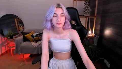 Snapshot of crystalluna__ chatting on October 2025 01:53:02 PM Mia online show from October 2025 01:53:02 PM