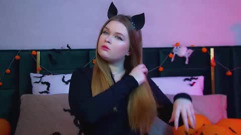 Snapshot of crystallyons chatting on October 2025 06:23:01 PM Crystal online show from October 2025 06:23:01 PM