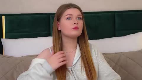 Snapshot of crystallyons chatting on November 2025 06:29:01 PM Crystal online show from November 2025 06:29:01 PM