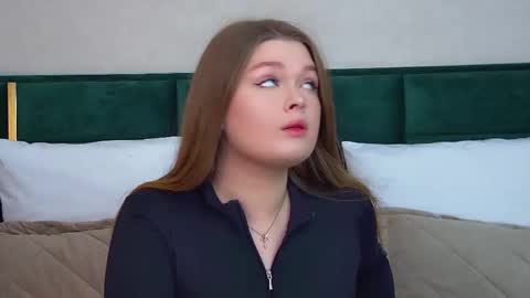 Snapshot of crystallyons chatting on November 2025 06:24:02 PM Crystal online show from November 2025 06:24:02 PM