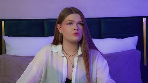 Snapshot of crystallyons chatting on November 2025 06:19:02 PM Crystal online show from November 2025 06:19:02 PM