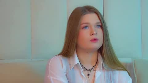 Snapshot of crystallyons chatting on November 2025 06:16:02 AM Crystal online show from November 2025 06:16:02 AM