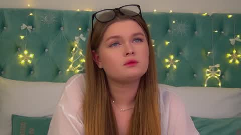 Snapshot of crystallyons chatting on December 2025 12:03:02 PM Crystal online show from December 2025 12:03:02 PM