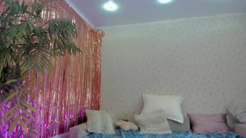 Snapshot of crystalnut chatting on January 2025 03:43:02 AM Maria online show from January 2025 03:43:02 AM