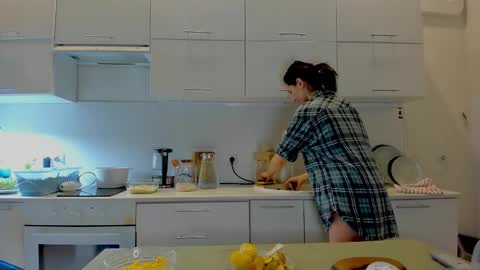 Snapshot of crystalnut chatting on December 2025 03:27:02 AM Maria online show from December 2025 03:27:02 AM