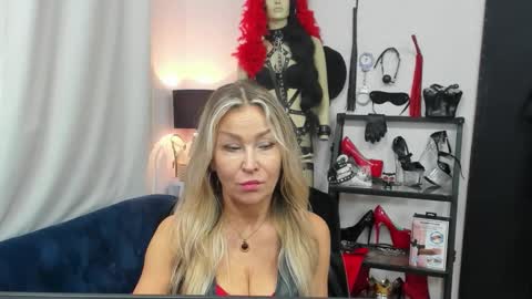 CrystalHotty online show from October 2025 04:57:01 AM