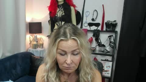 Snapshot of crystalxohotty chatting on May 2026 04:52:02 AM CrystalHotty online show from May 2026 04:52:02 AM