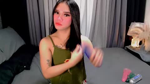 Snapshot of crytastal_lust1212 chatting on November 2025 09:31:01 AM bea takashi online show from November 2025 09:31:01 AM