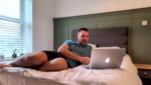 Adam online show from October 2025 08:15:01 AM