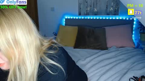 Snapshot of curiousneighbour chatting on February 2026 04:54:01 AM FREE Instagram dancingneighbour online show from February 2026 04:54:01 AM