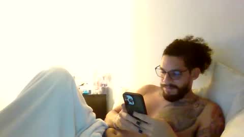 Snapshot of curly_louis chatting on October 2025 11:47:02 PM curly_louis online show from October 2025 11:47:02 PM