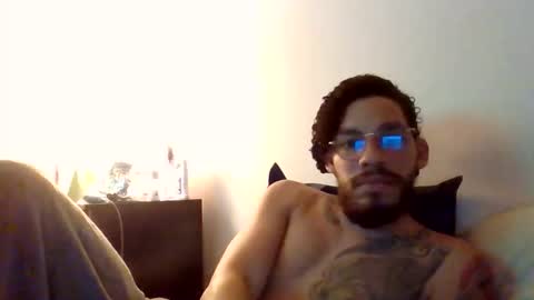 Snapshot of curly_louis chatting on October 2025 02:37:02 AM curly_louis online show from October 2025 02:37:02 AM