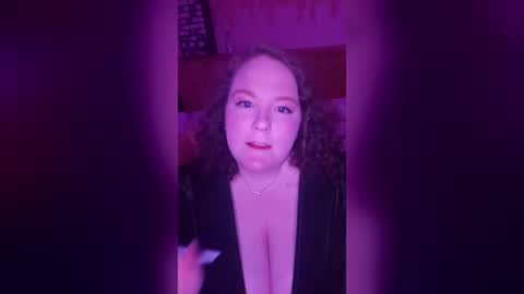 Snapshot of curlycult97 chatting on June 2026 01:22:01 AM curlycult97 online show from June 2026 01:22:01 AM