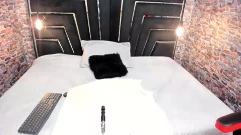 Snapshot of curvy_alyanna chatting on November 2025 12:07:02 PM Alyanna online show from November 2025 12:07:02 PM