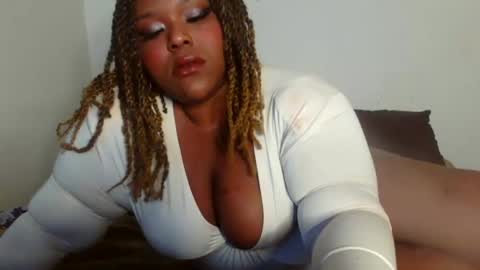 Snapshot of curvybcelinemixe chatting on December 2024 07:24:01 AM Cline  online show from December 2024 07:24:01 AM